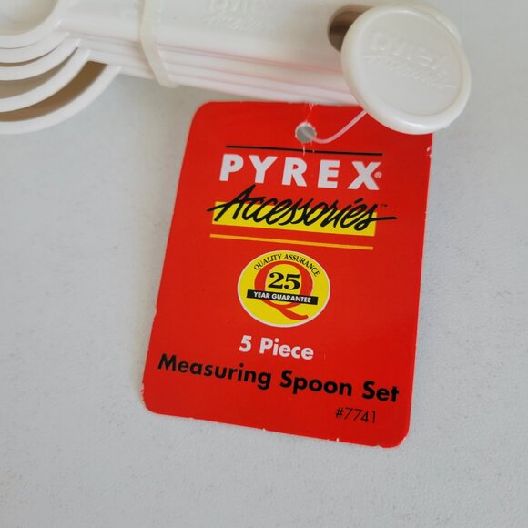 Pyrex Accessories Measuring Spoons Set of 5 # 7741 New Old Stock with Tag - Picture 4 of 5